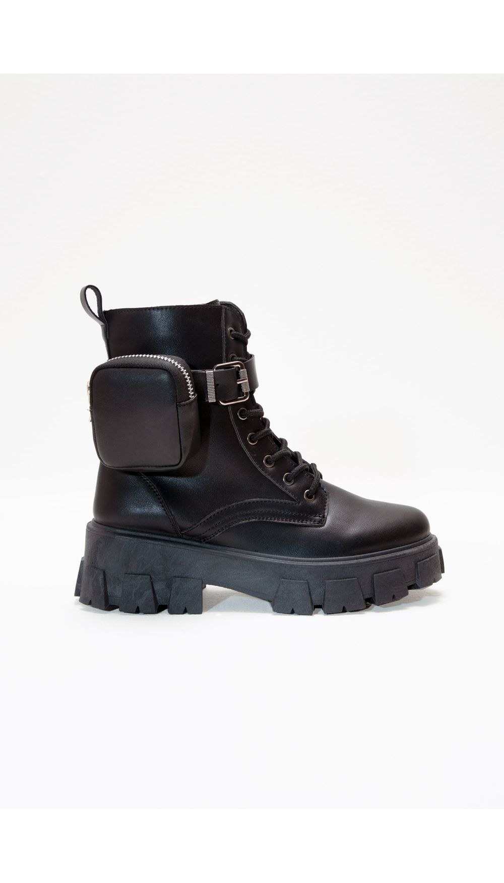 Botin suela track con detalle en capella