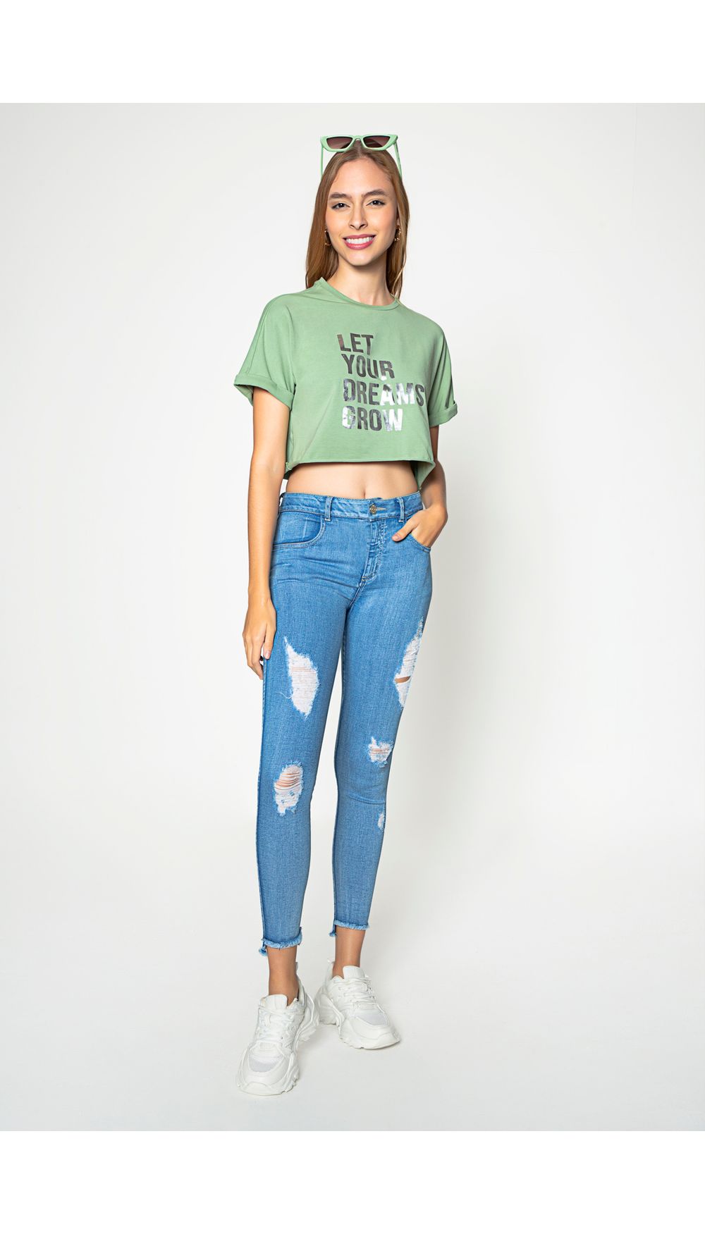 Camiseta crop manga corta con estampado.