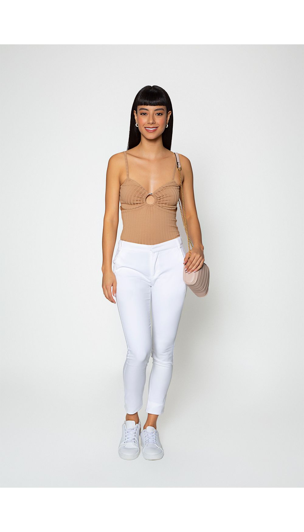 Blusa de tiras con argolla en frente