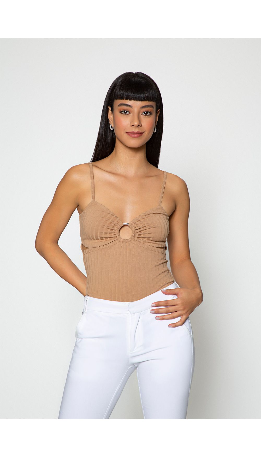 Blusa de tiras con argolla en frente