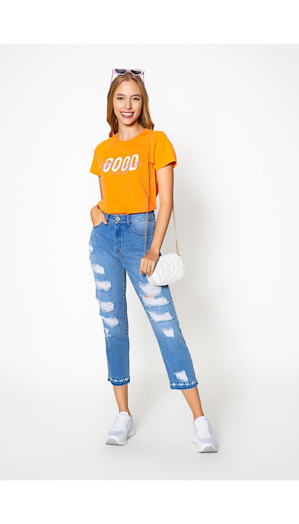 Jean boyfriend tiro alto con rotos y rue