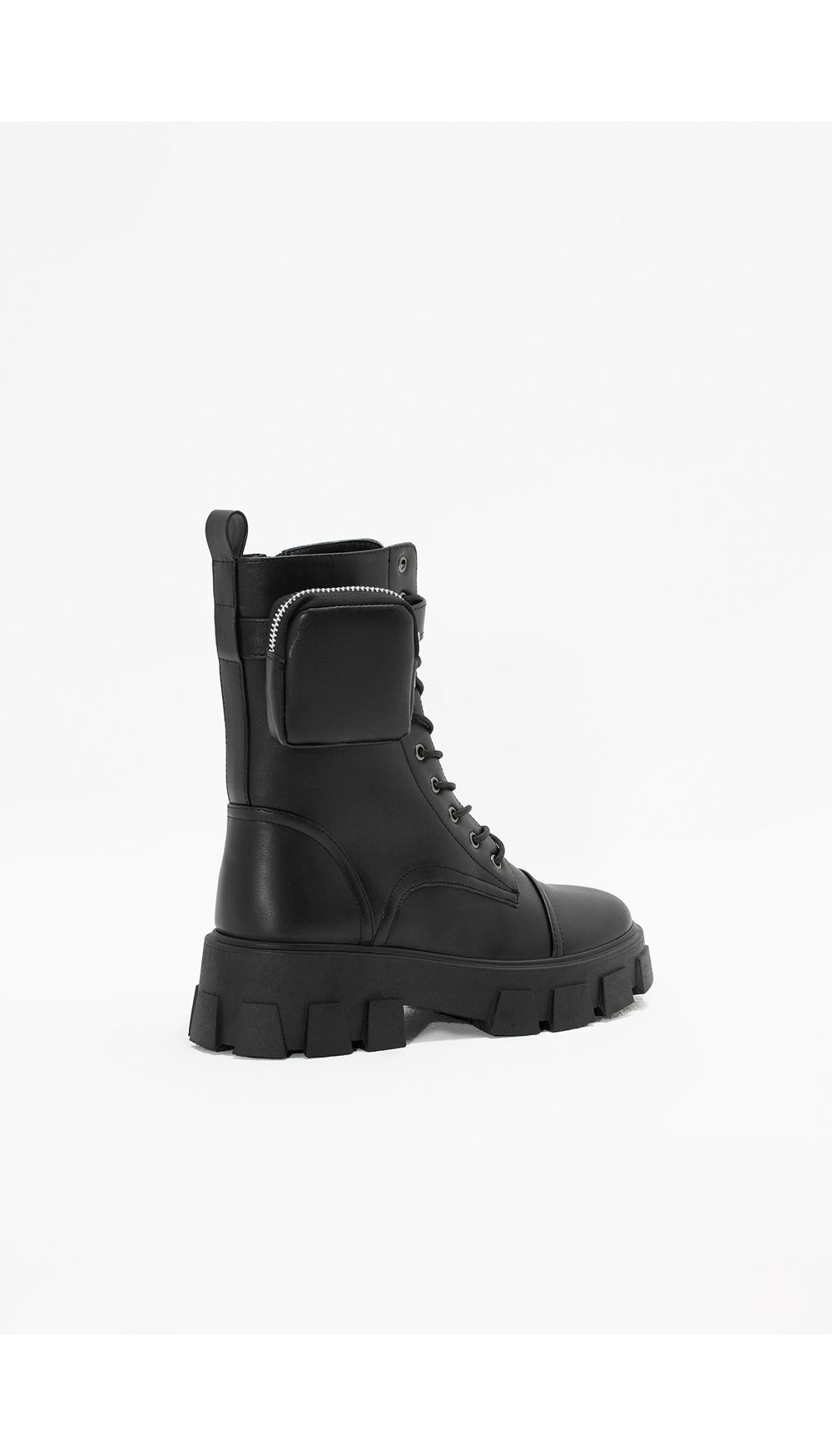 Botin suela track con detalle en capella