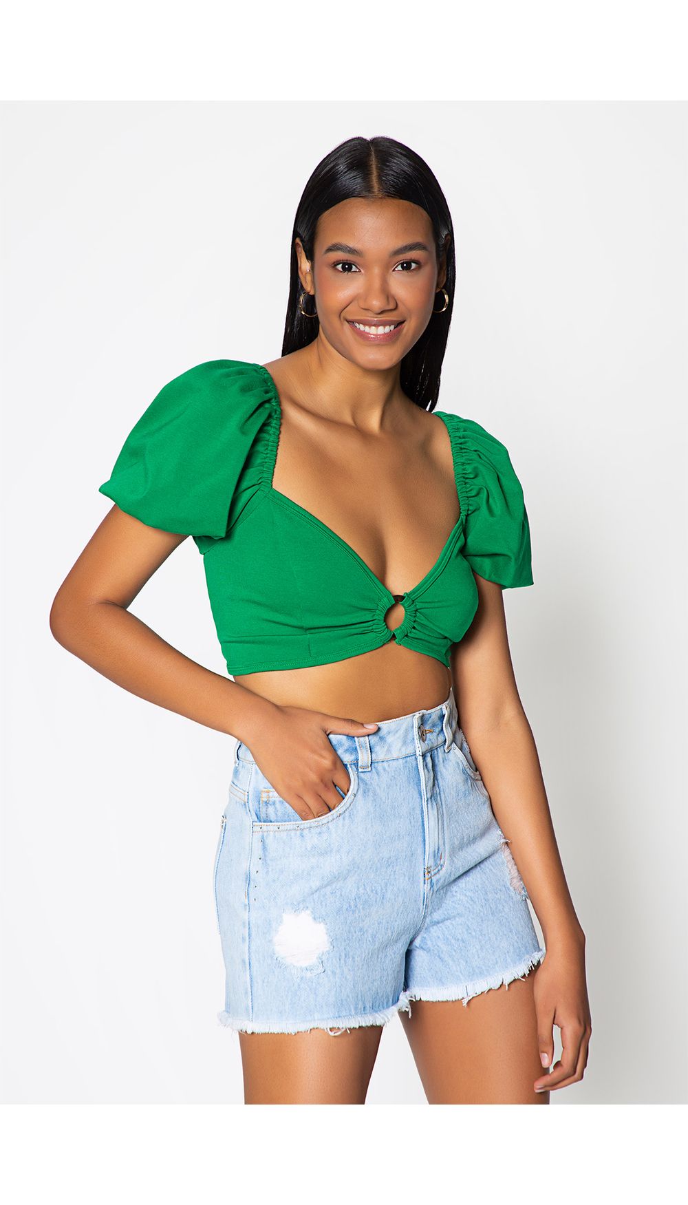 Crop top con argolla en frente