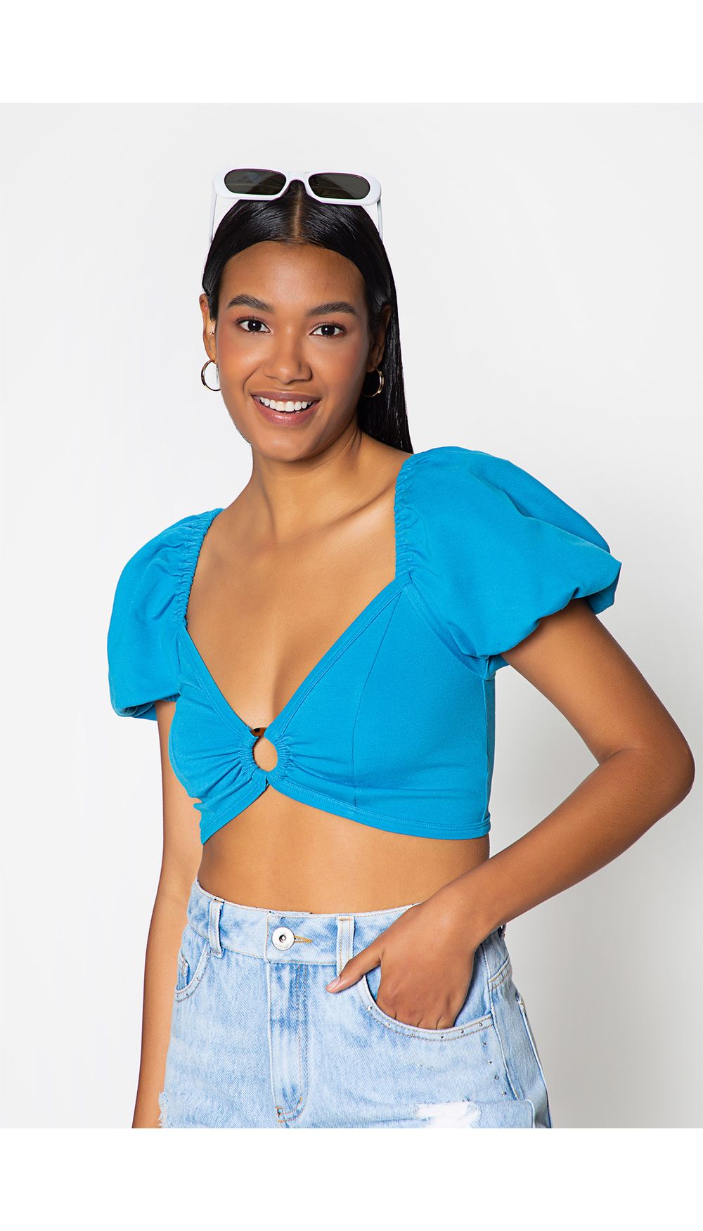Crop top con argolla en frente