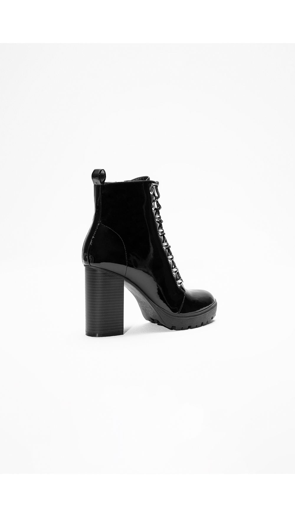Botin tipo track en  charol