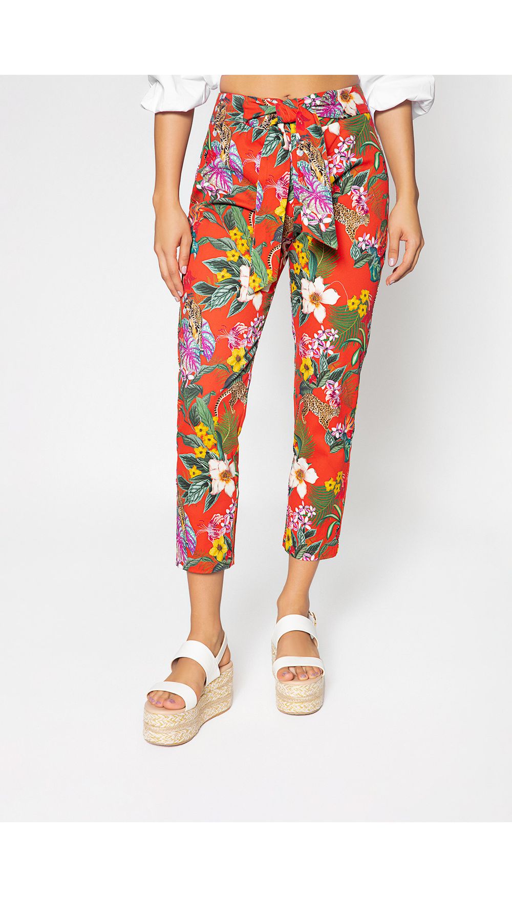 Pantalon tiro alto con cinturon en la mi