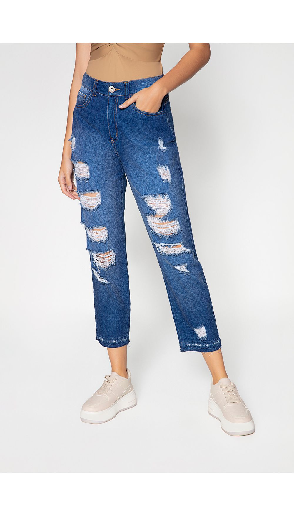 Jean boyfriend tiro alto con rotos y rue
