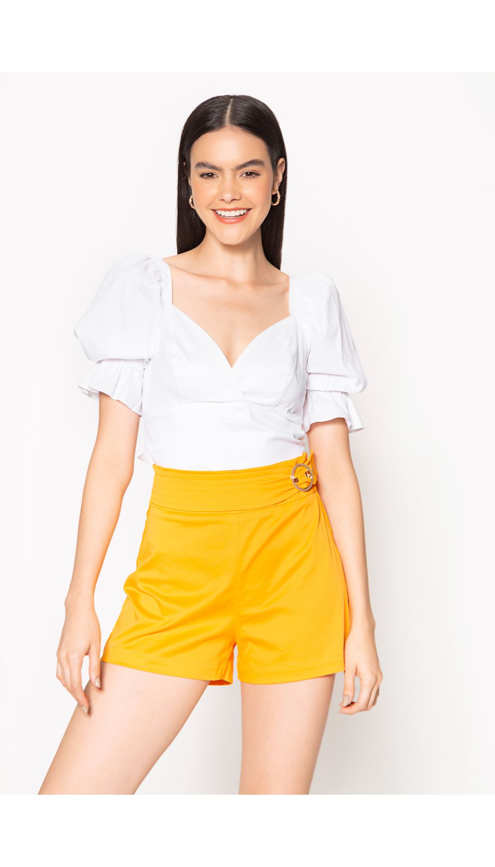 Blusa unicolor manga corta con volumen.