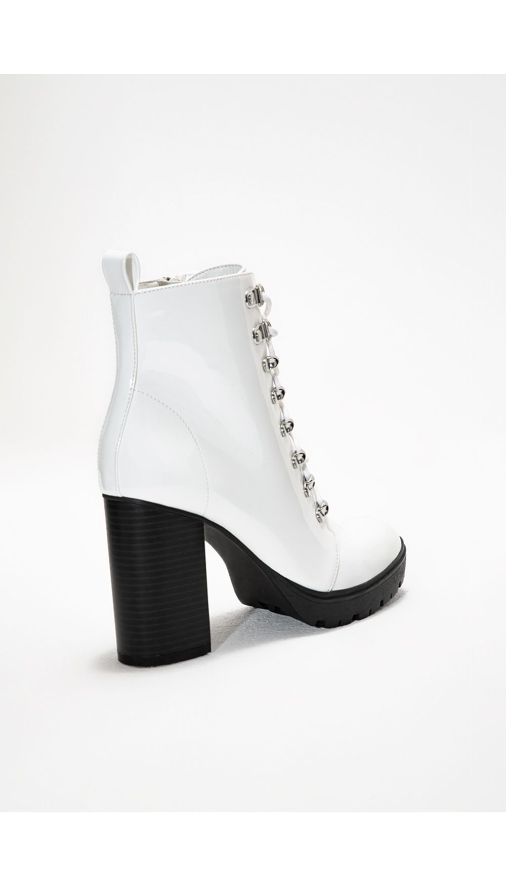 Botin tipo track en  charol