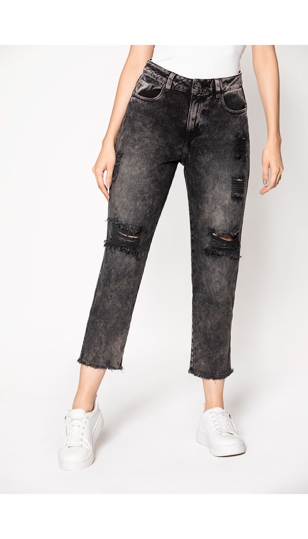 Jeans momfit negro tiro alto con rotos.