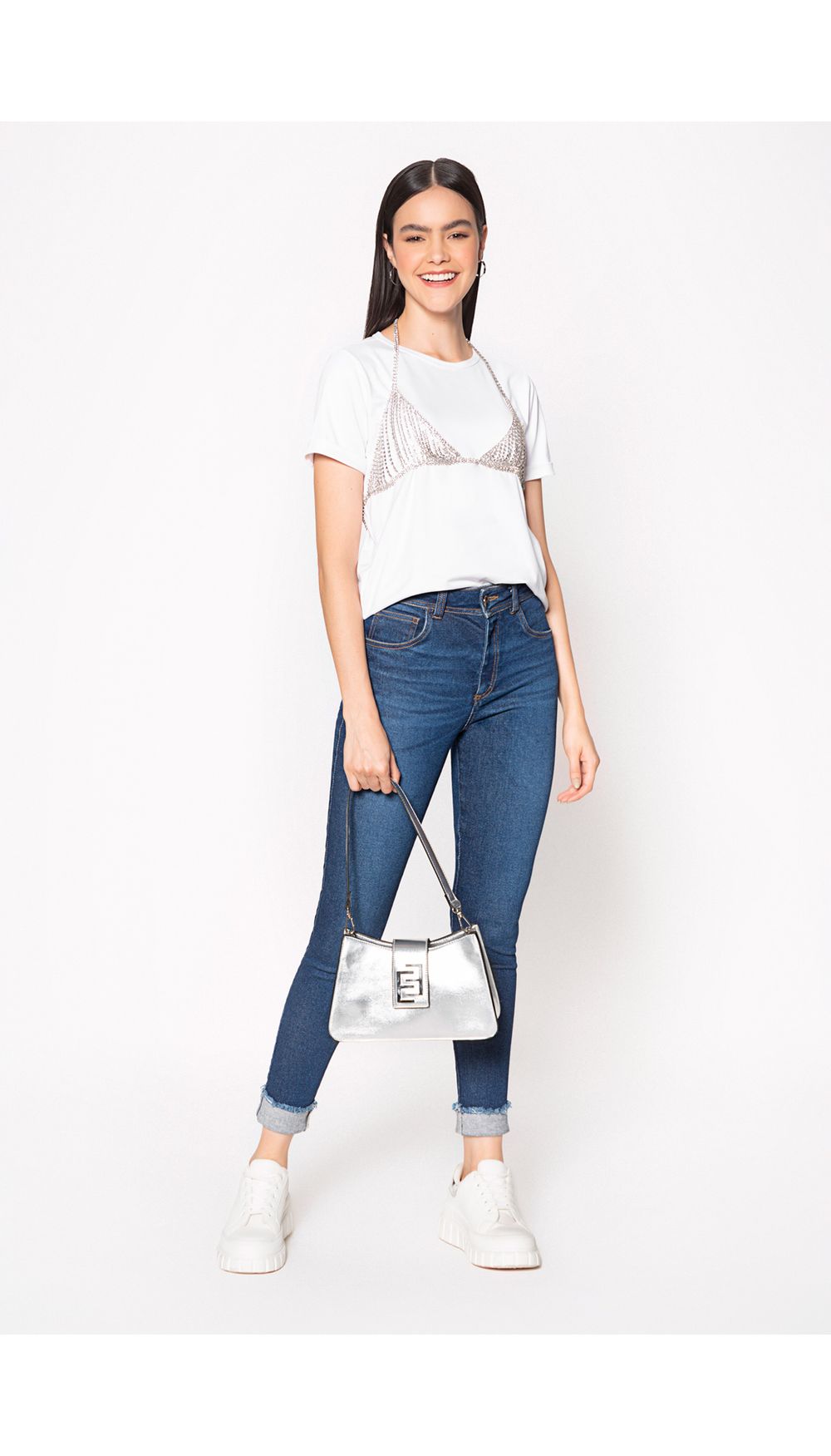 Camiseta boxy con body chain