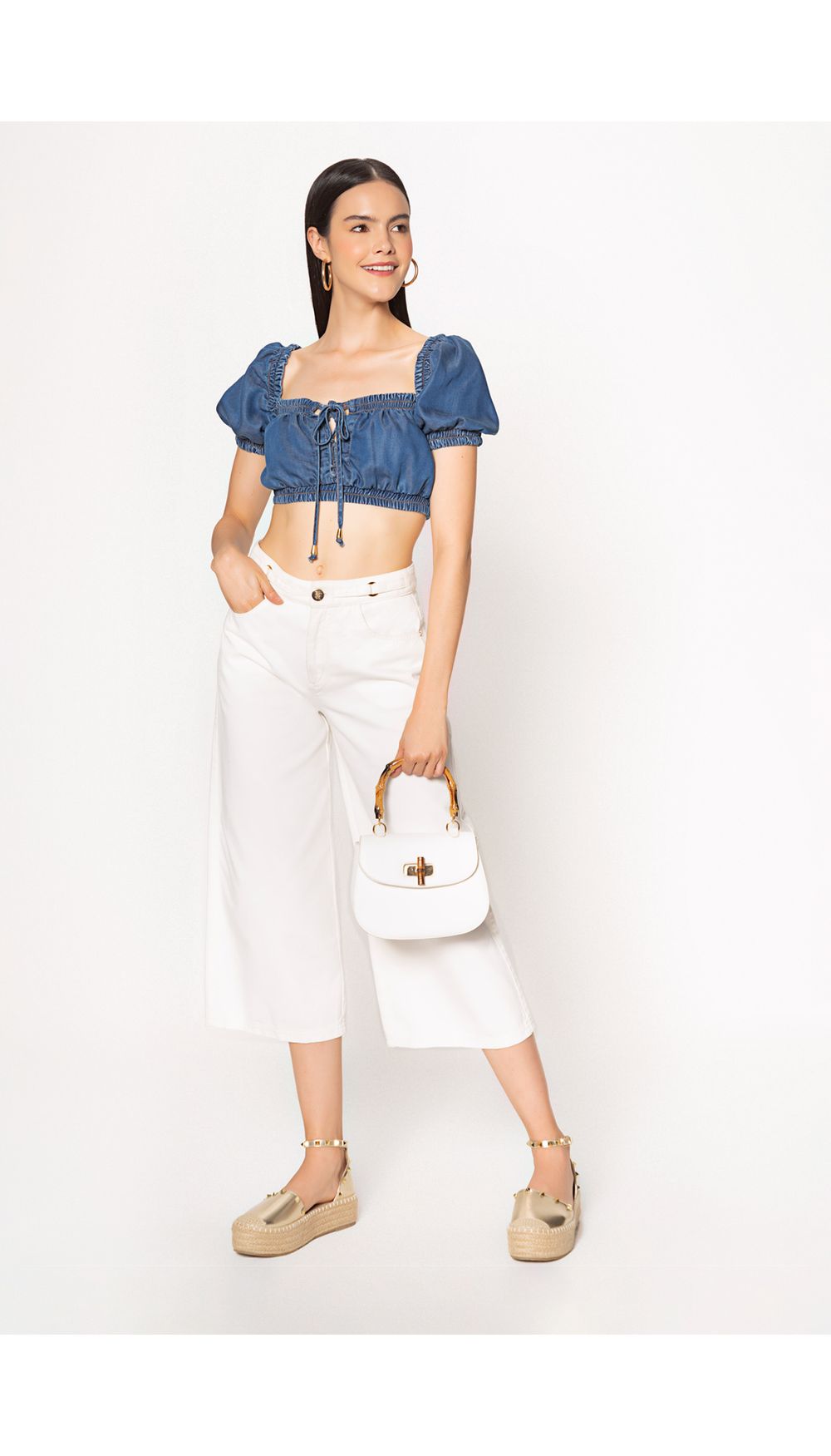 Blusa crop top manga corta con entrecruz