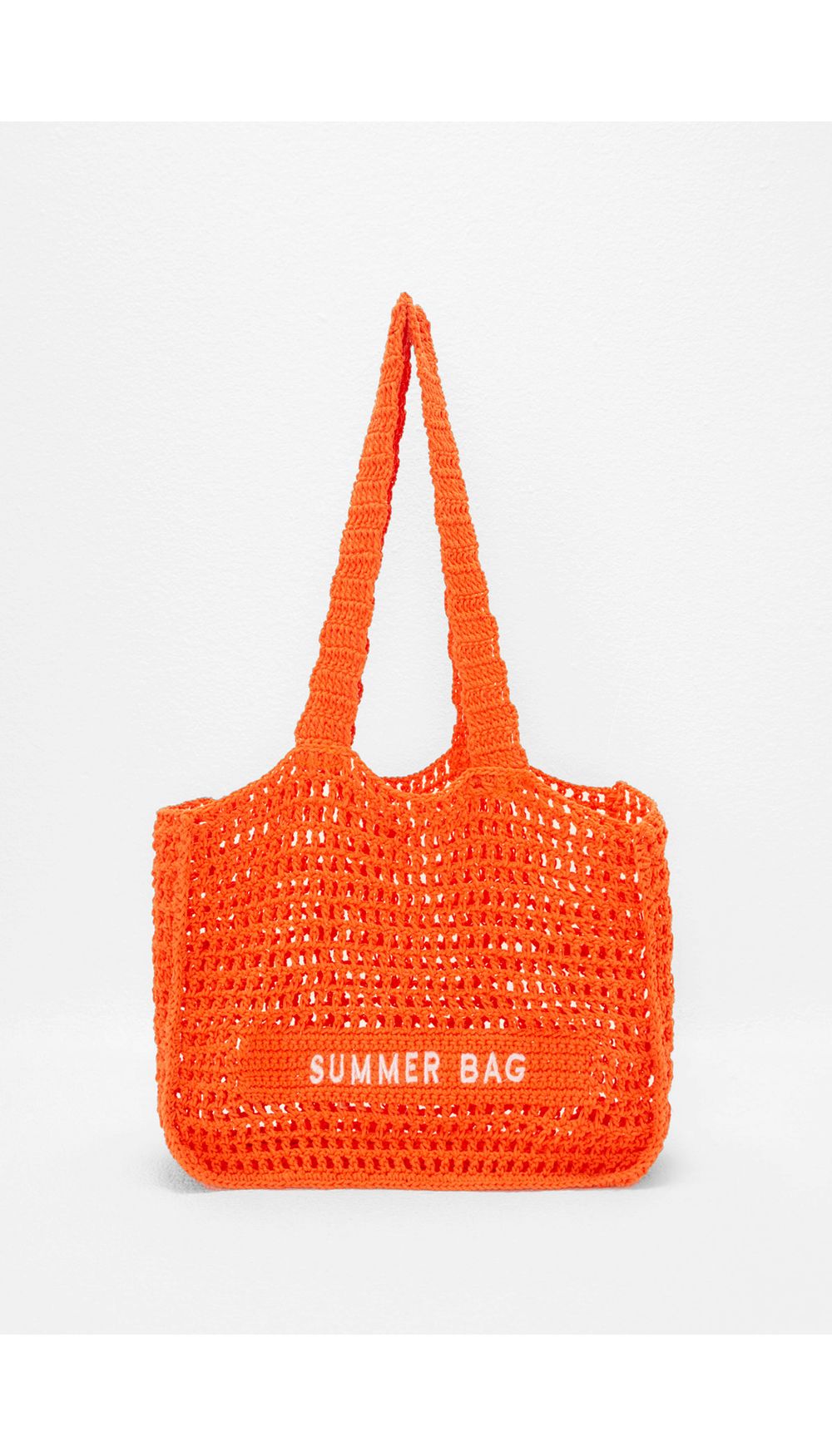 Bolso de hombro tejido con texto bordado