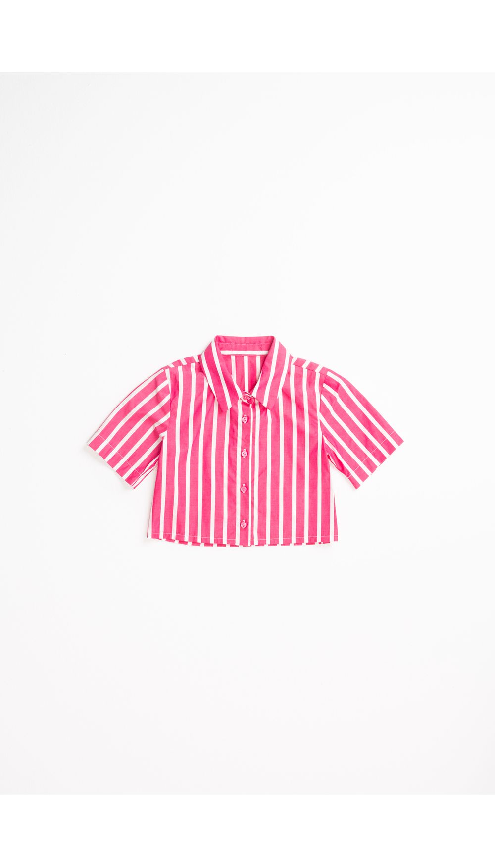 Blusa camisera crop manga corta