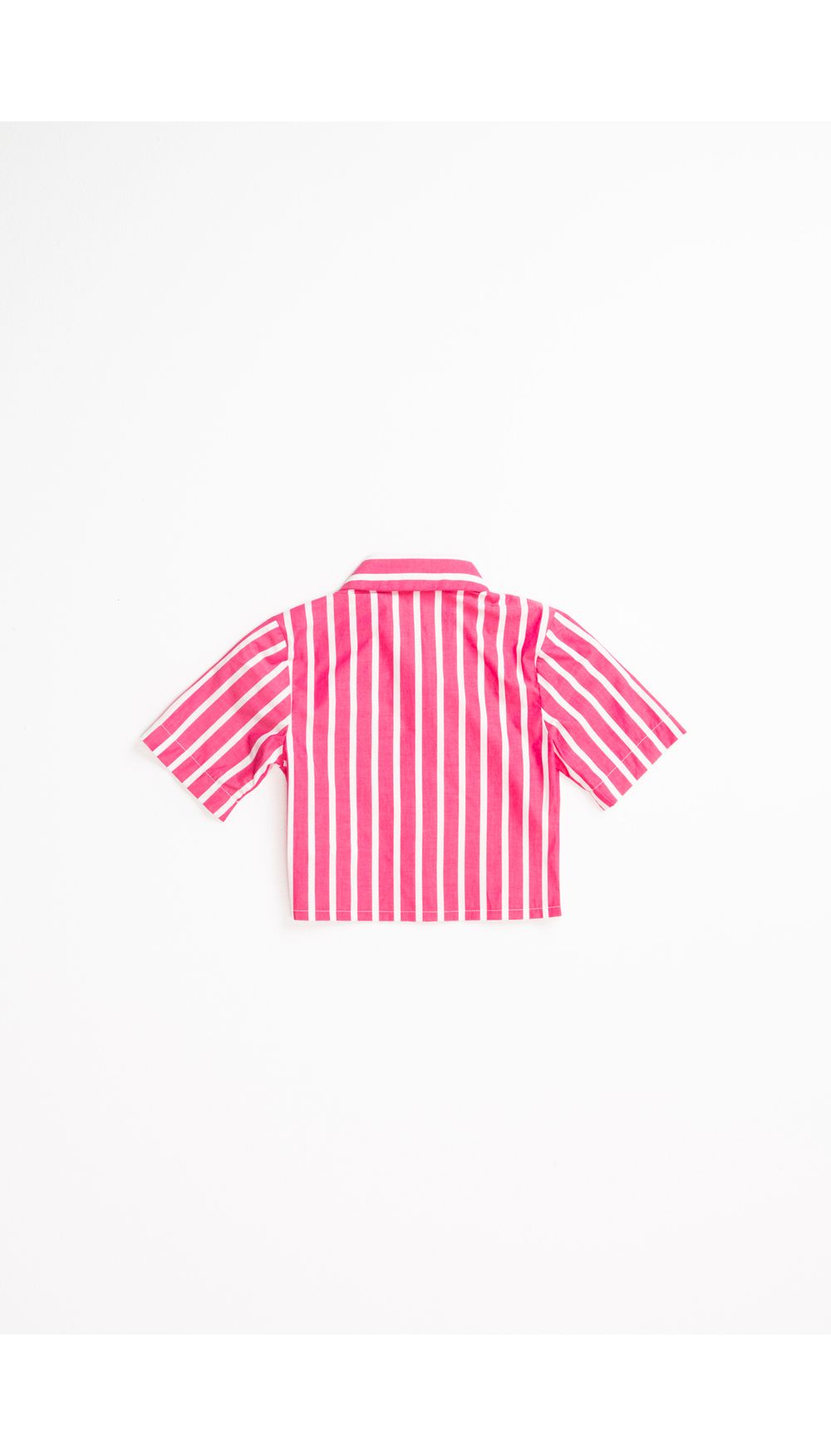 Blusa camisera crop manga corta
