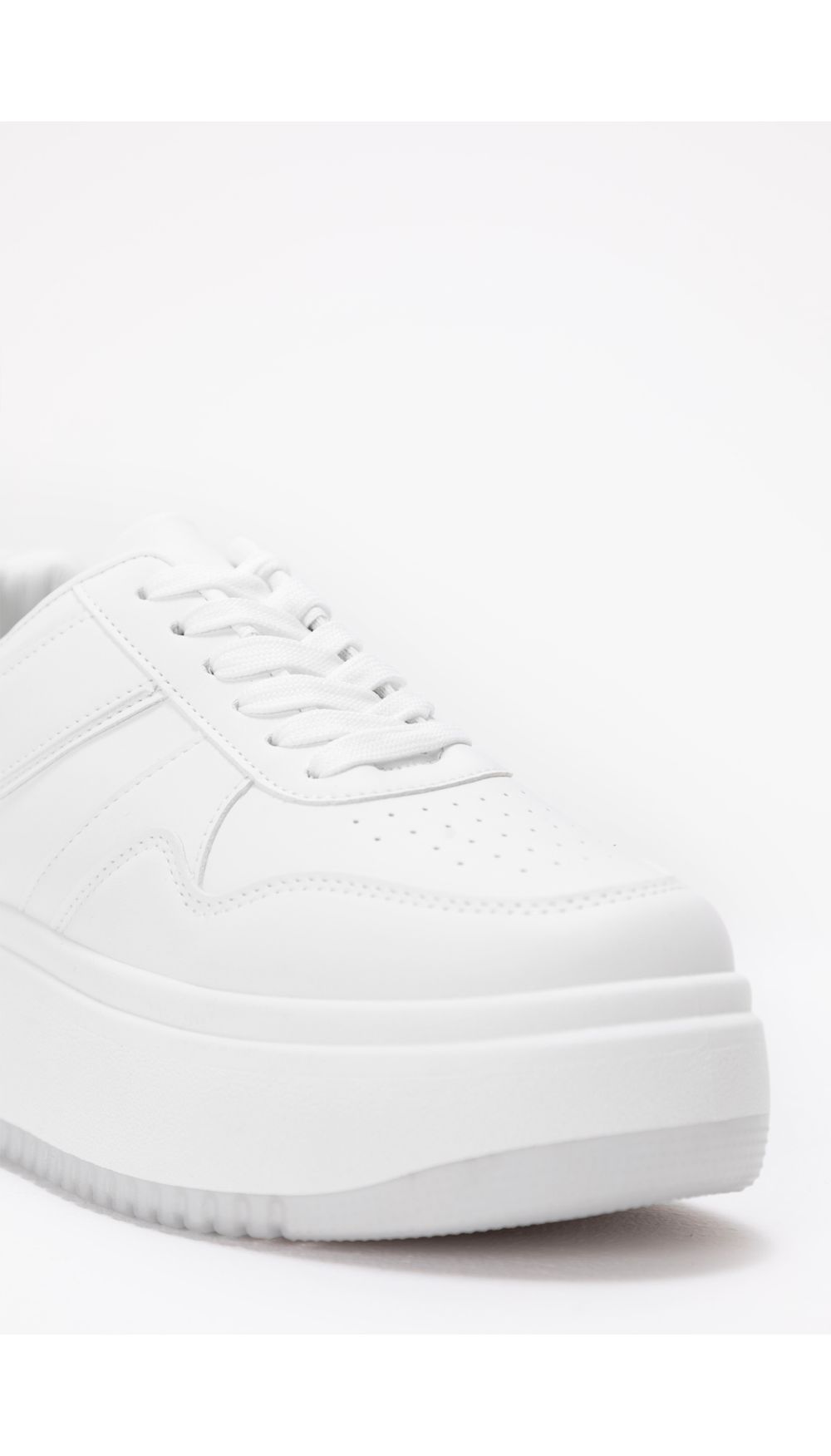 Tenis unicolor con plataforma