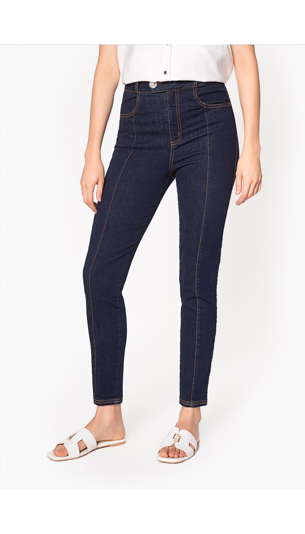 Jean dama tiro alto skinny  con cortes.