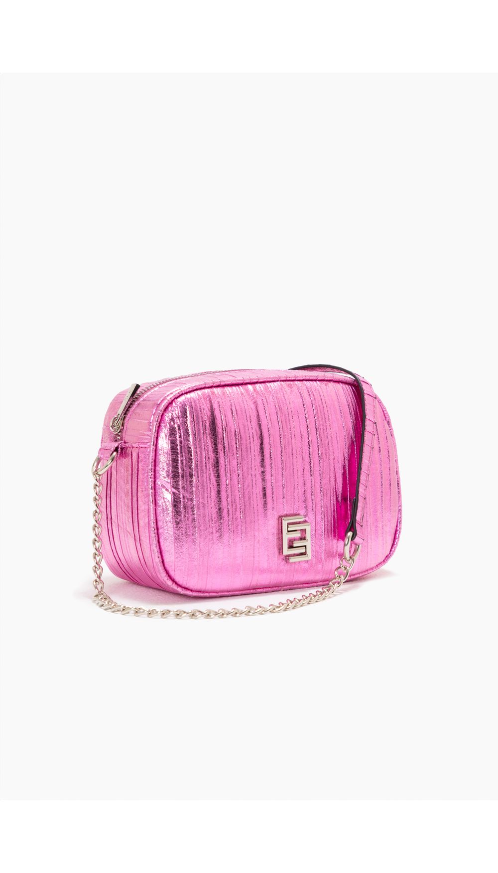 Bolso plisado con herraje frontal