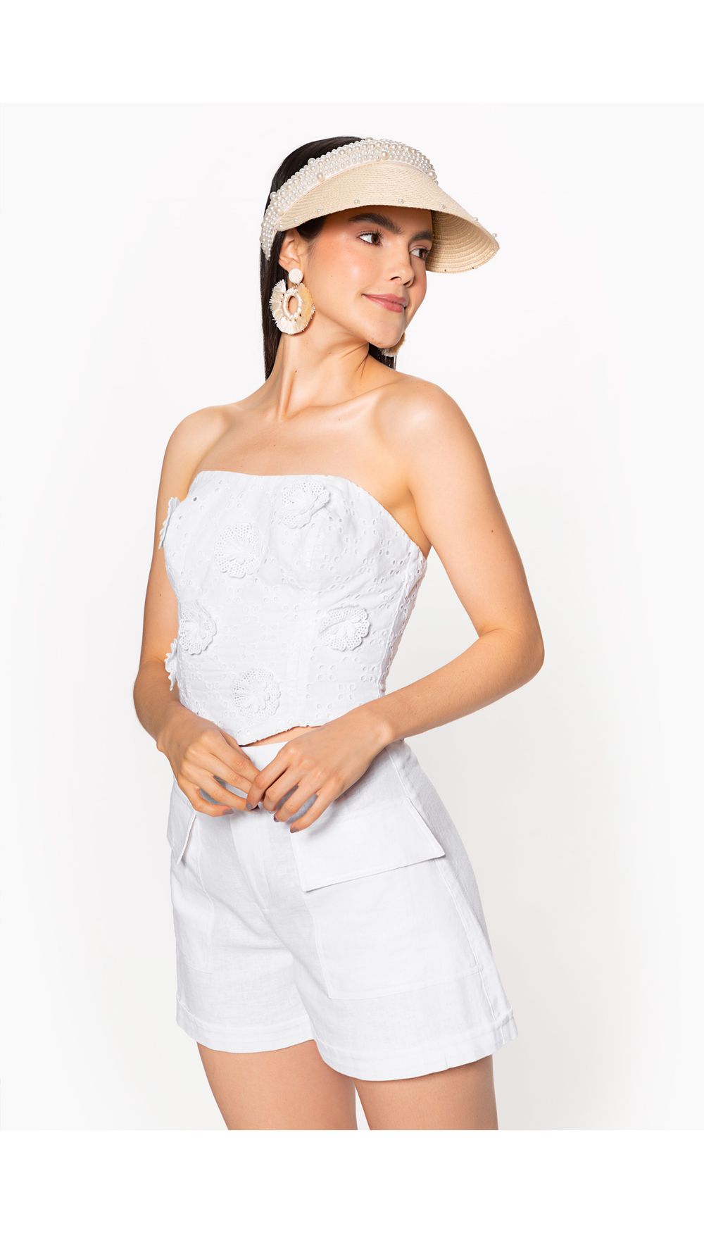 Blusa estraple tipo corset con apliques