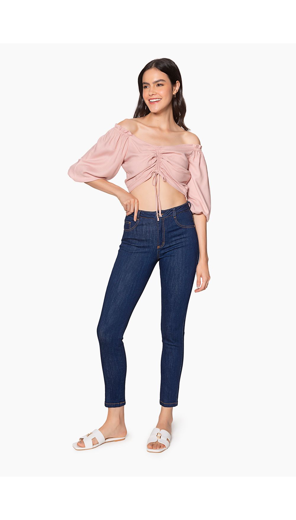 Blusa crop con zurcido en frente