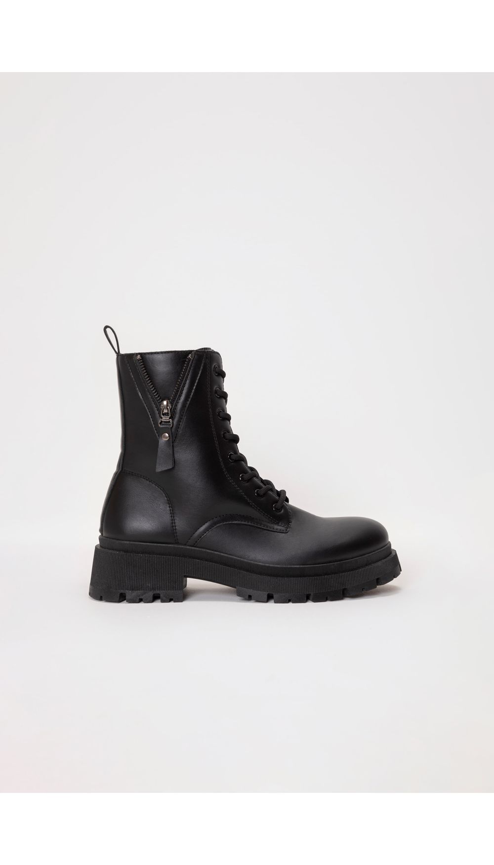Bota combat con cierre decorativo