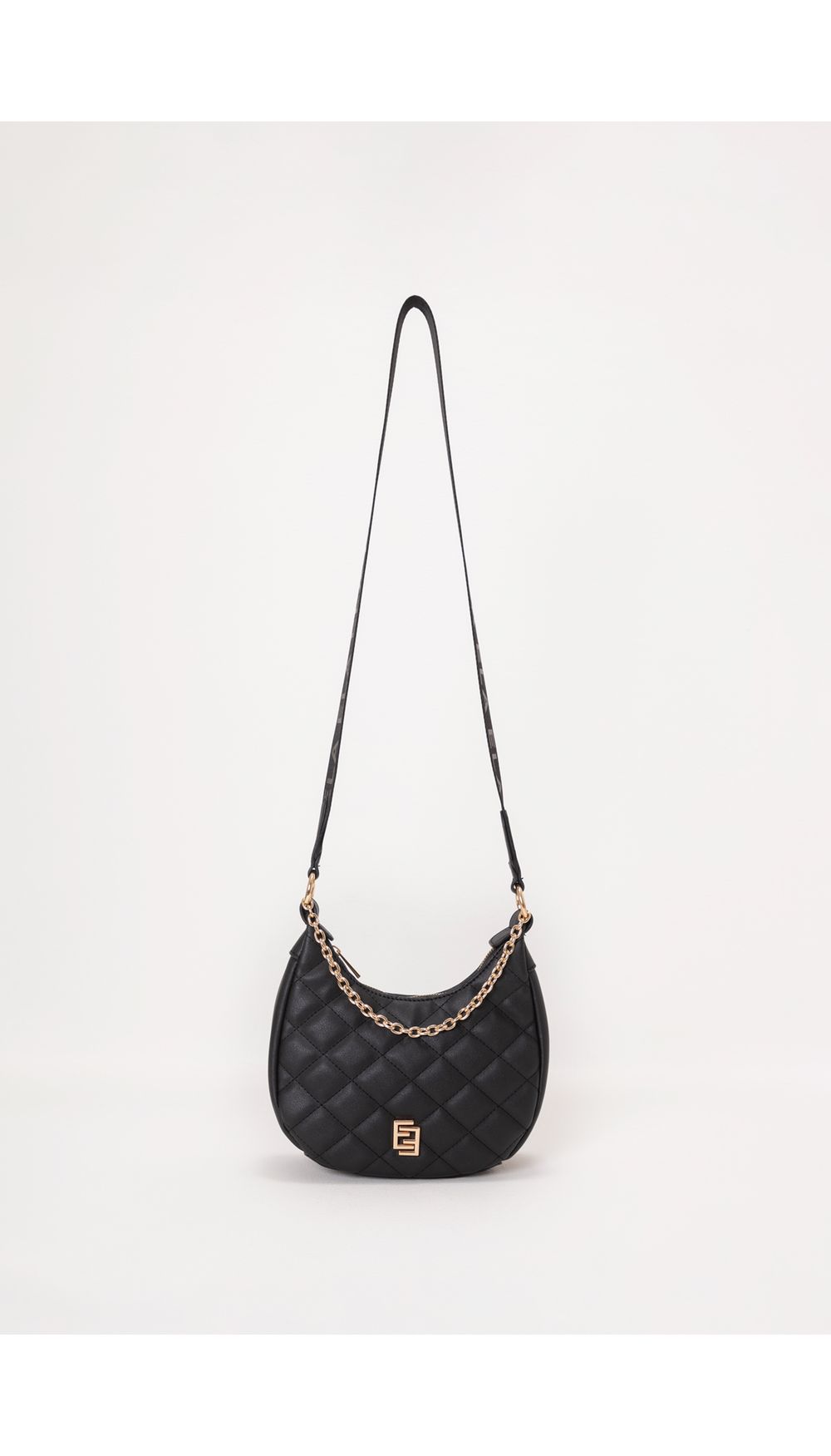 Bolso acolchado con cadena decorativa
