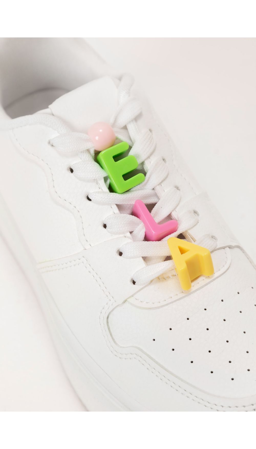 Tenis con plataforma e insumo para cordó