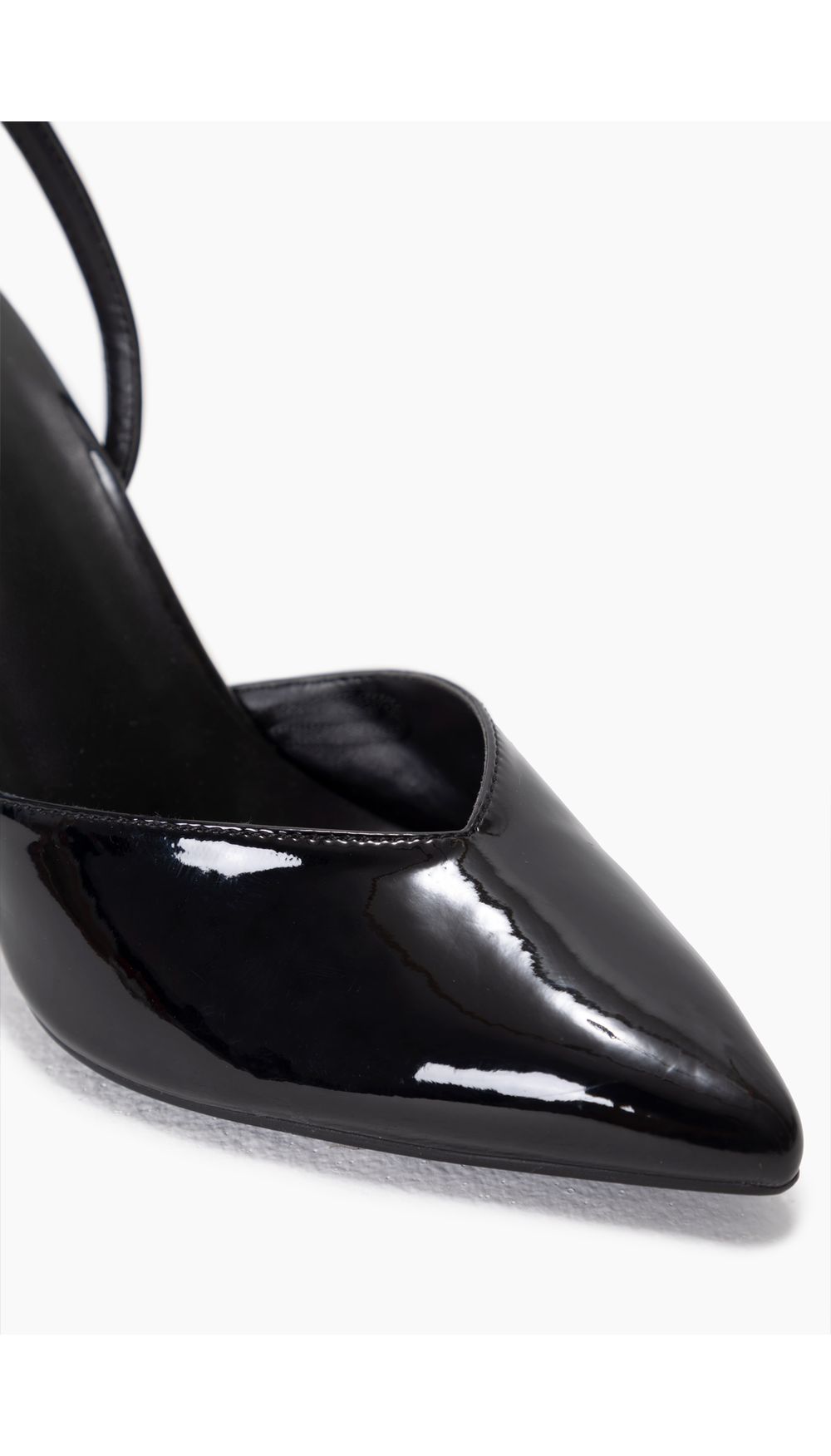 Stiletto en charol con apliques de brill