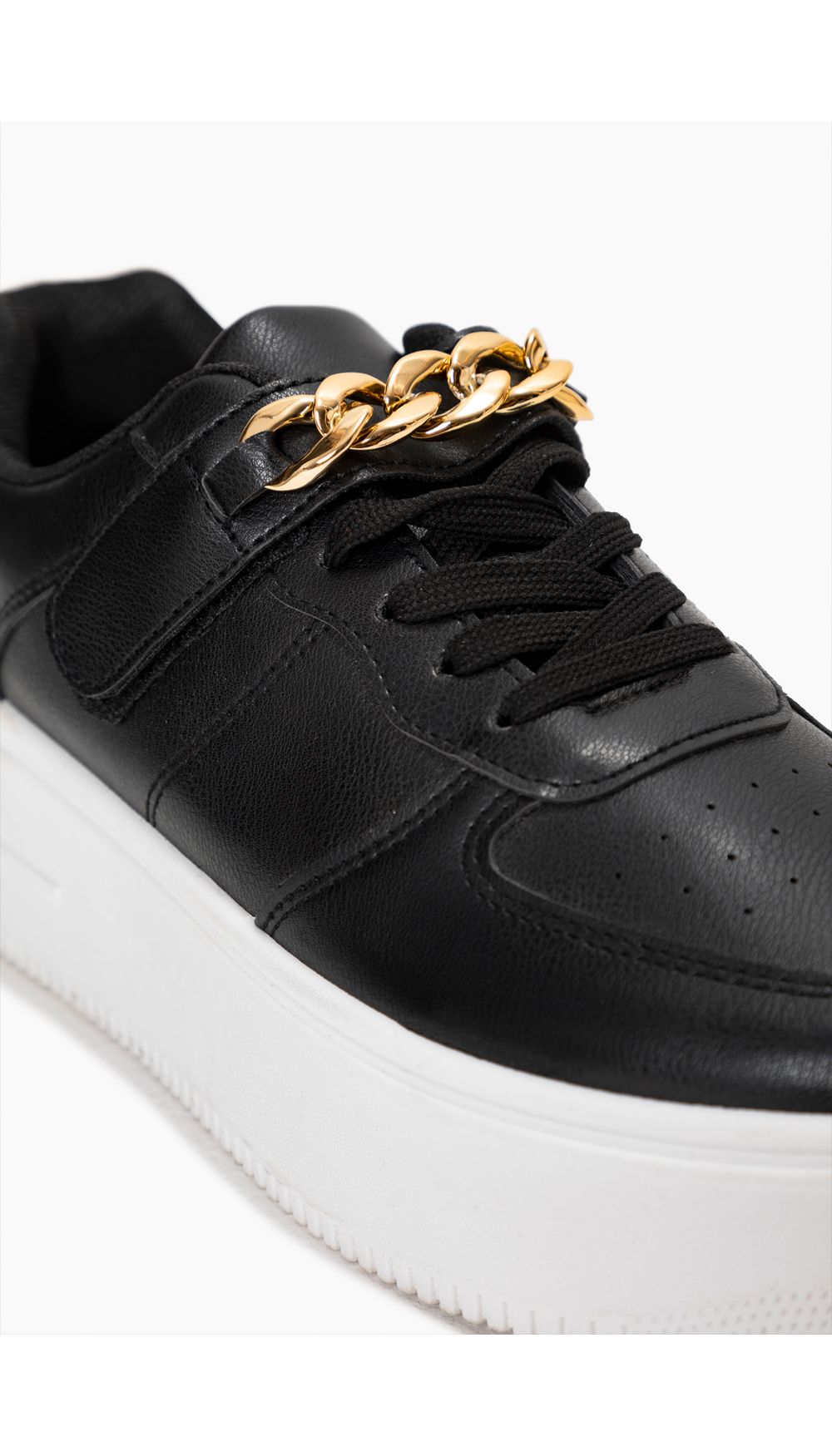 Tenis con con velcro y cadena
