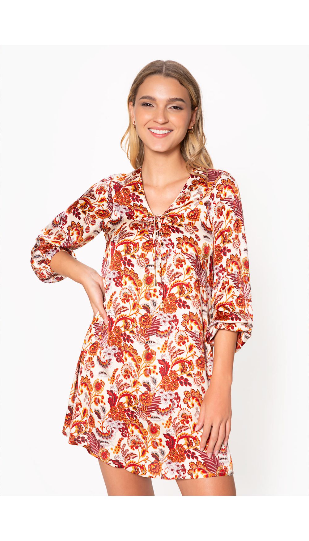 Vestido corto con manga 3/4