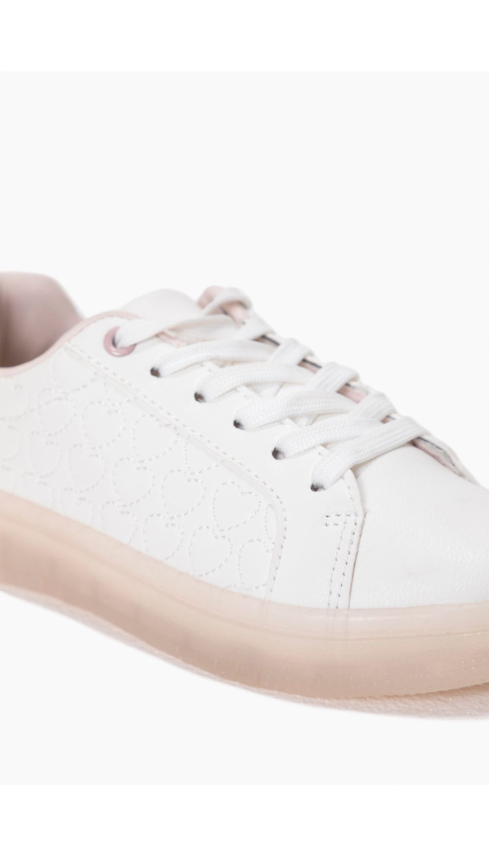 Tenis con corazones y suela renovada