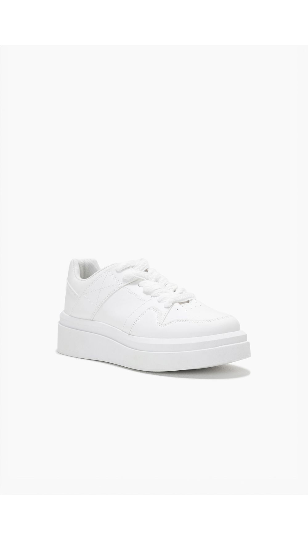 Tenis con cordones renovados