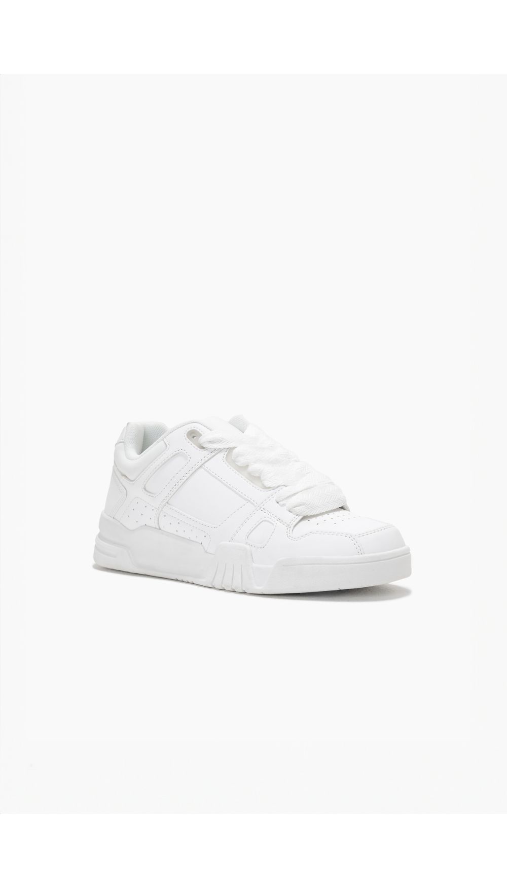 Tenis con suela renovada y cordones grue