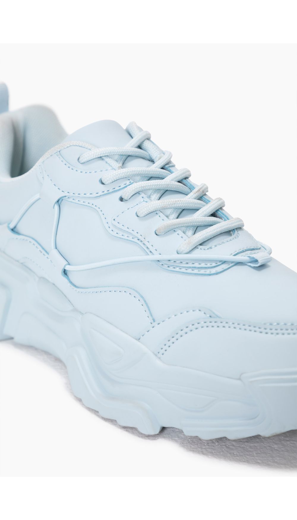 Tenis bold con elástico decorativo
