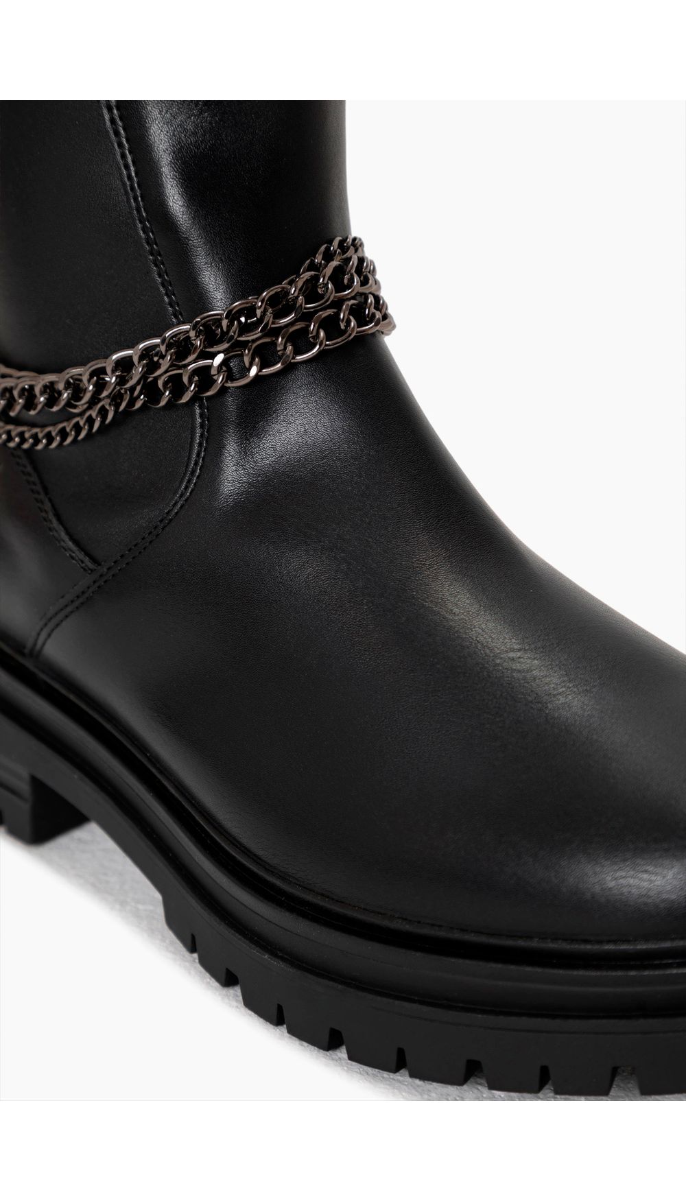 Botin con cadenas
