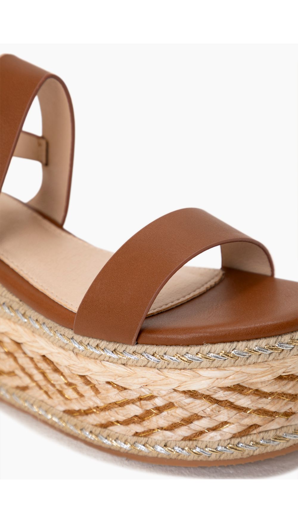 Sandalia planaforma con yute y detalles