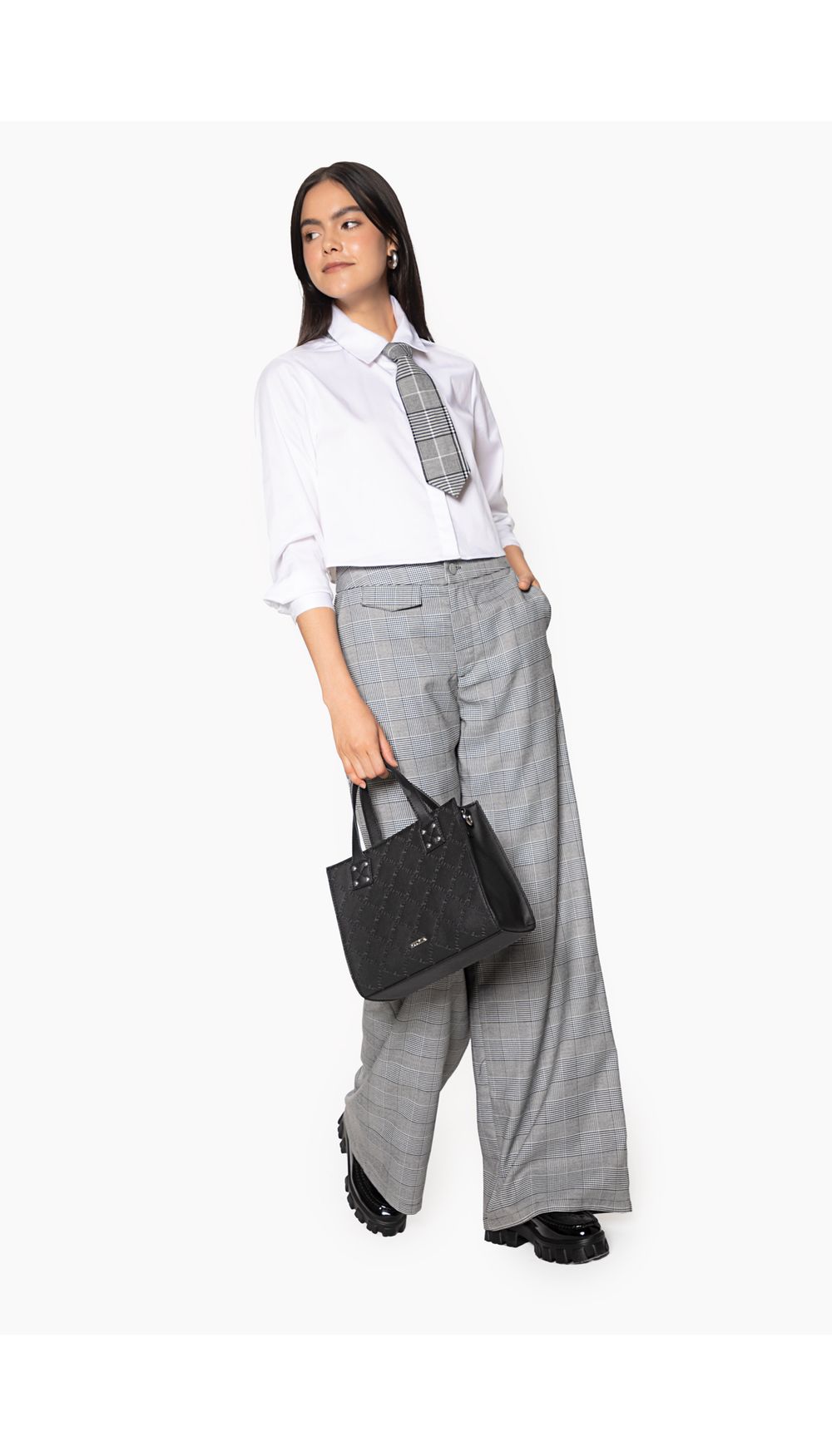 Camisera para mujer con corbata