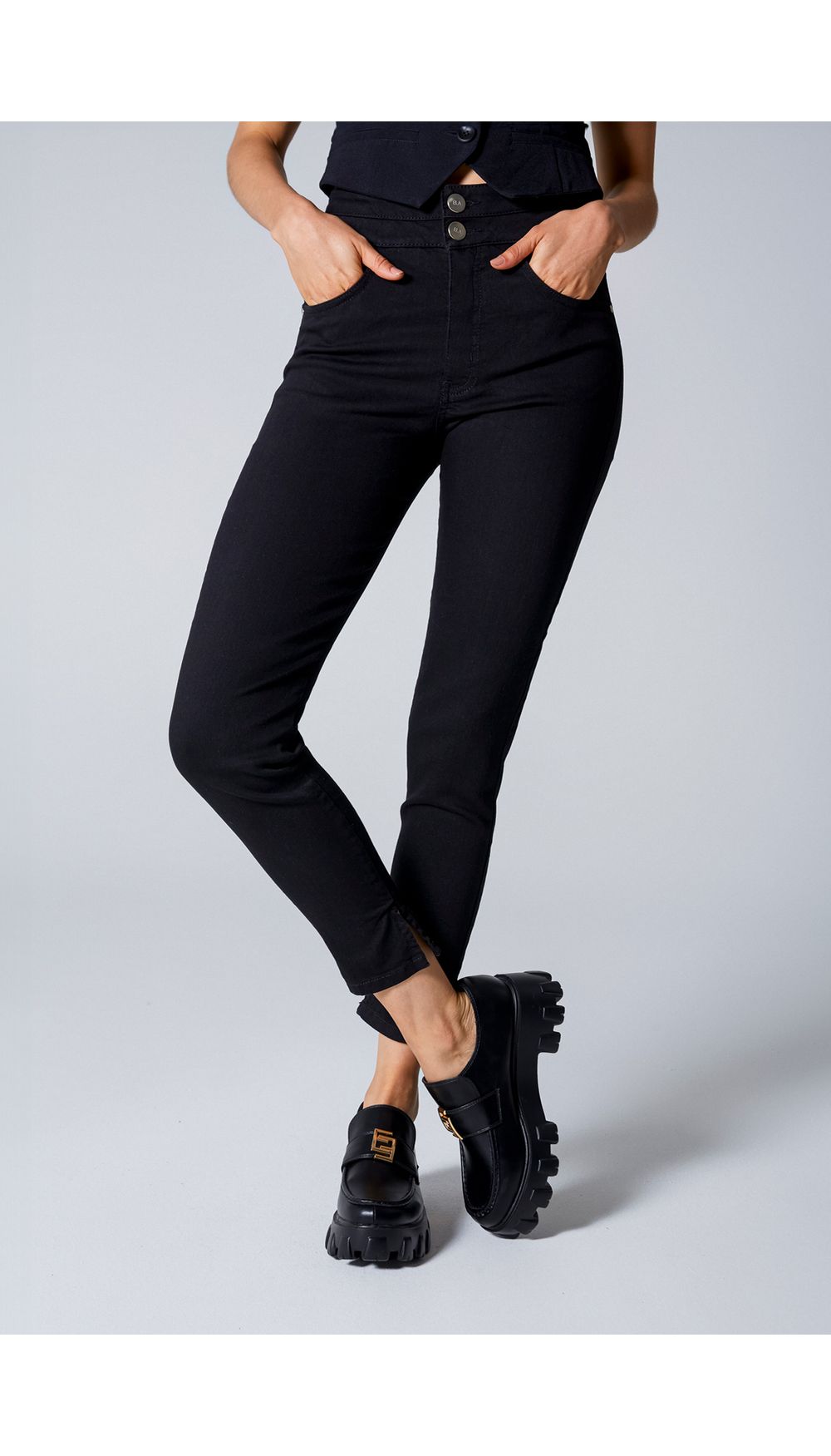 Jean negro ultra slim sin bolsillos
