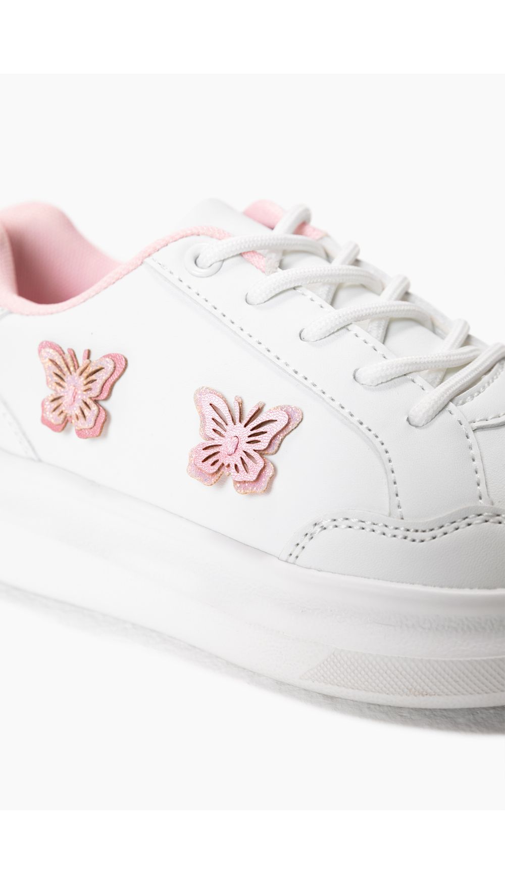 Tenis con mariposas en glitter