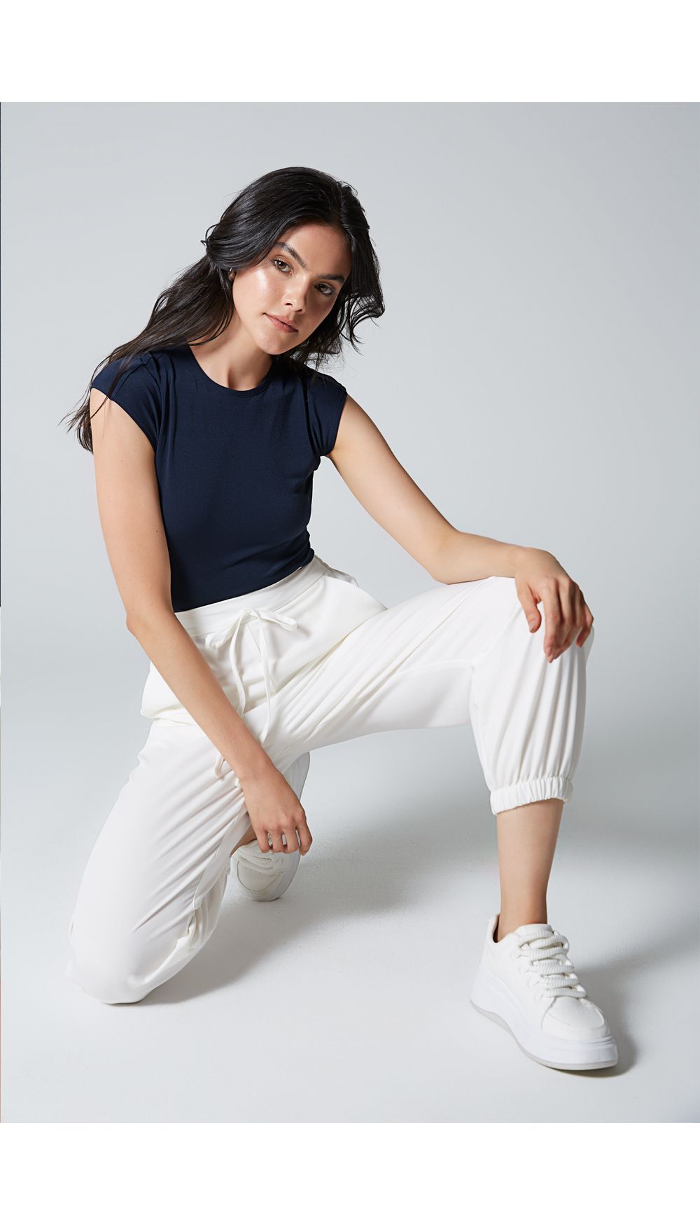 Pantalon tipo jogger con ruche en pretin