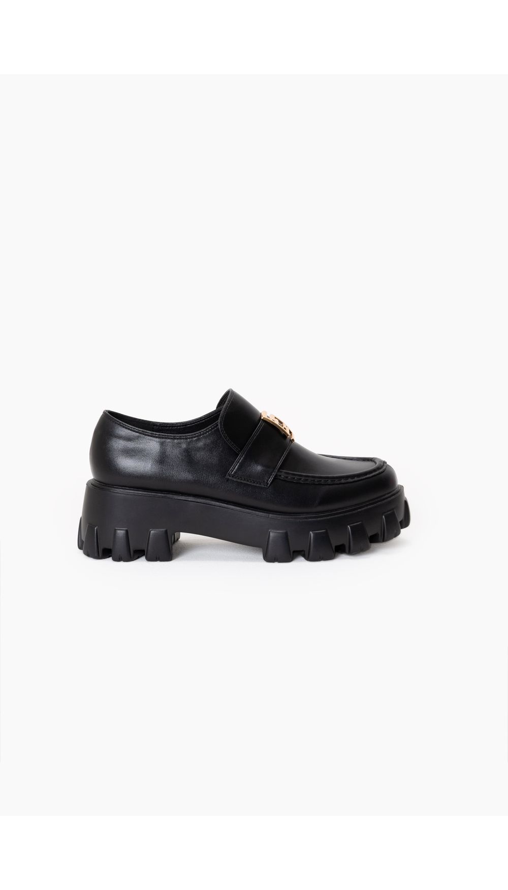 Mocasin con metal plate en capellada