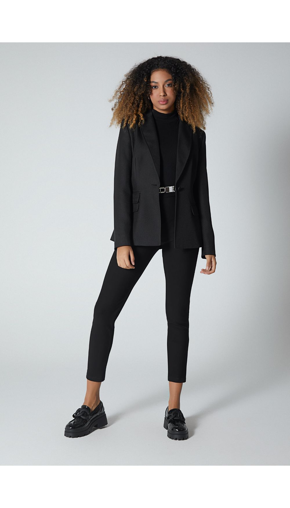 Blazer manga larga con doble bolsillo en