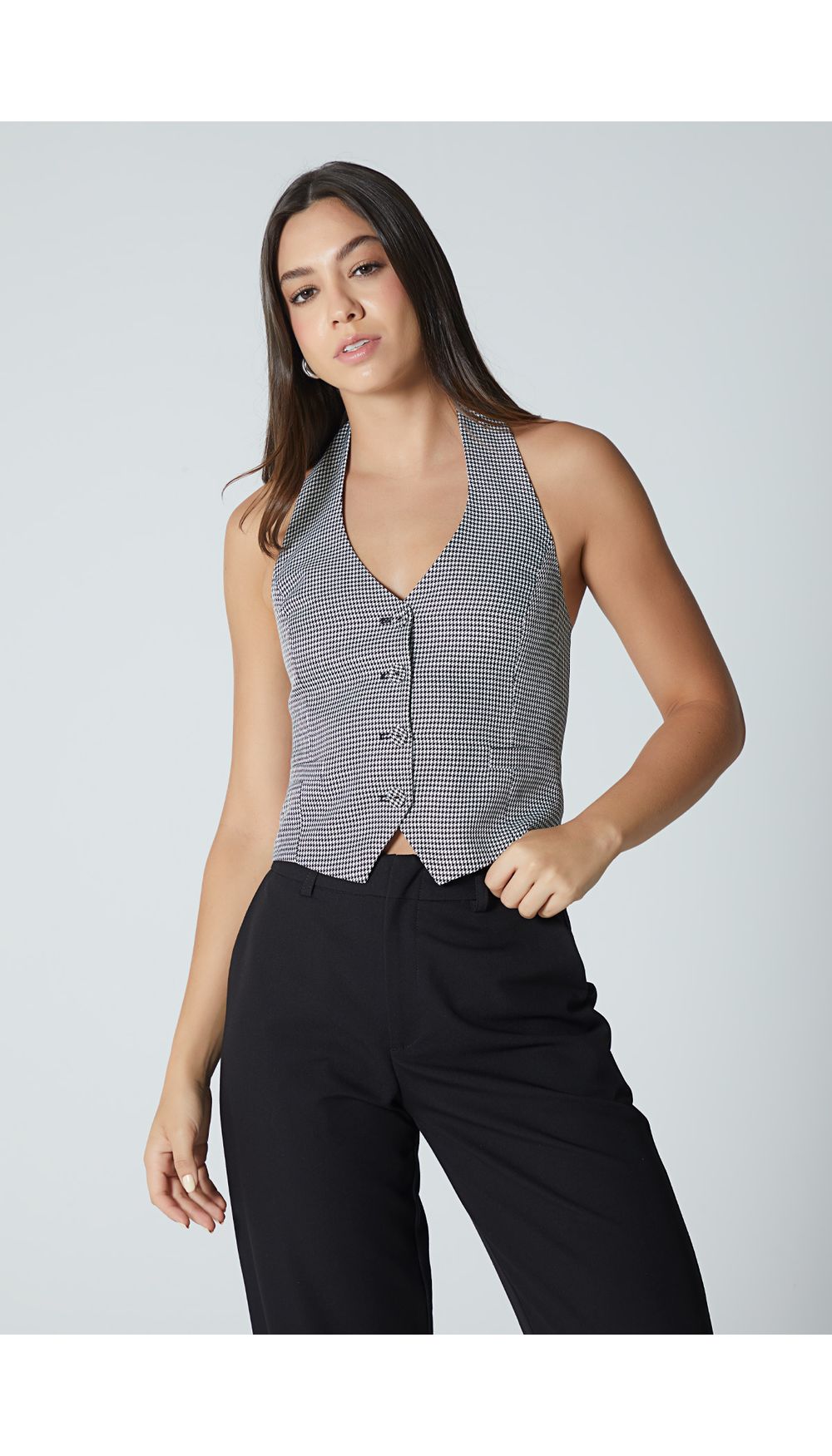 Blusa tipo chaleco cuello halter con bot