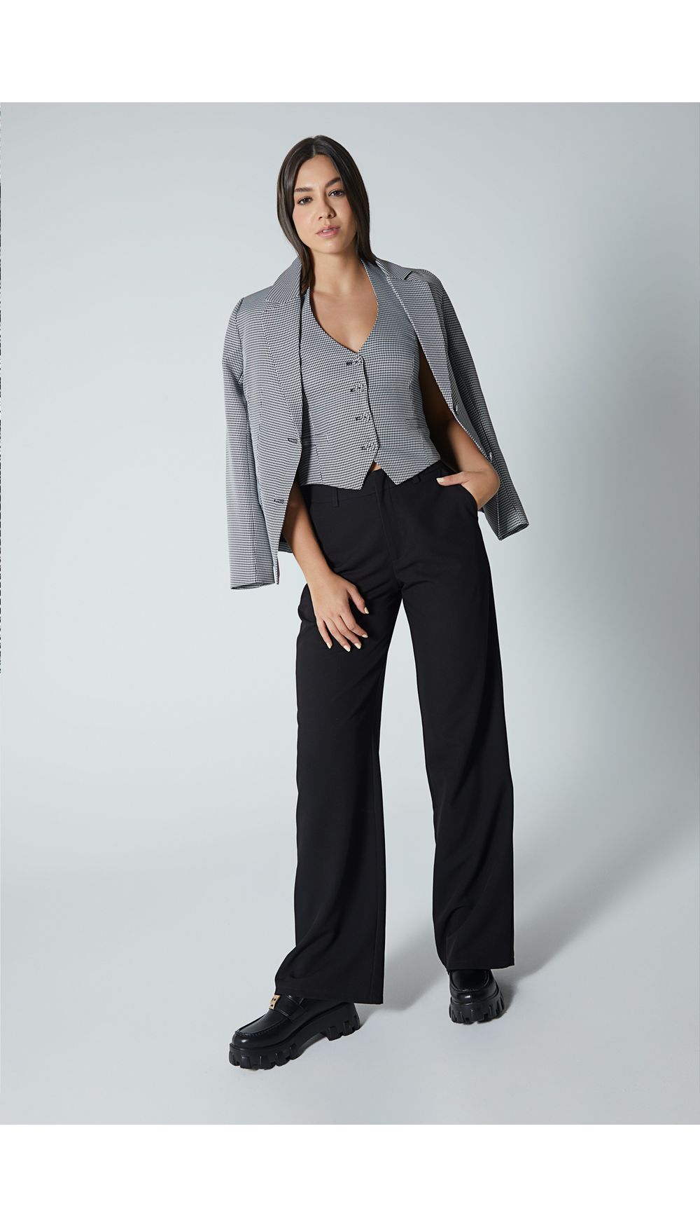 Blusa tipo chaleco cuello halter con bot