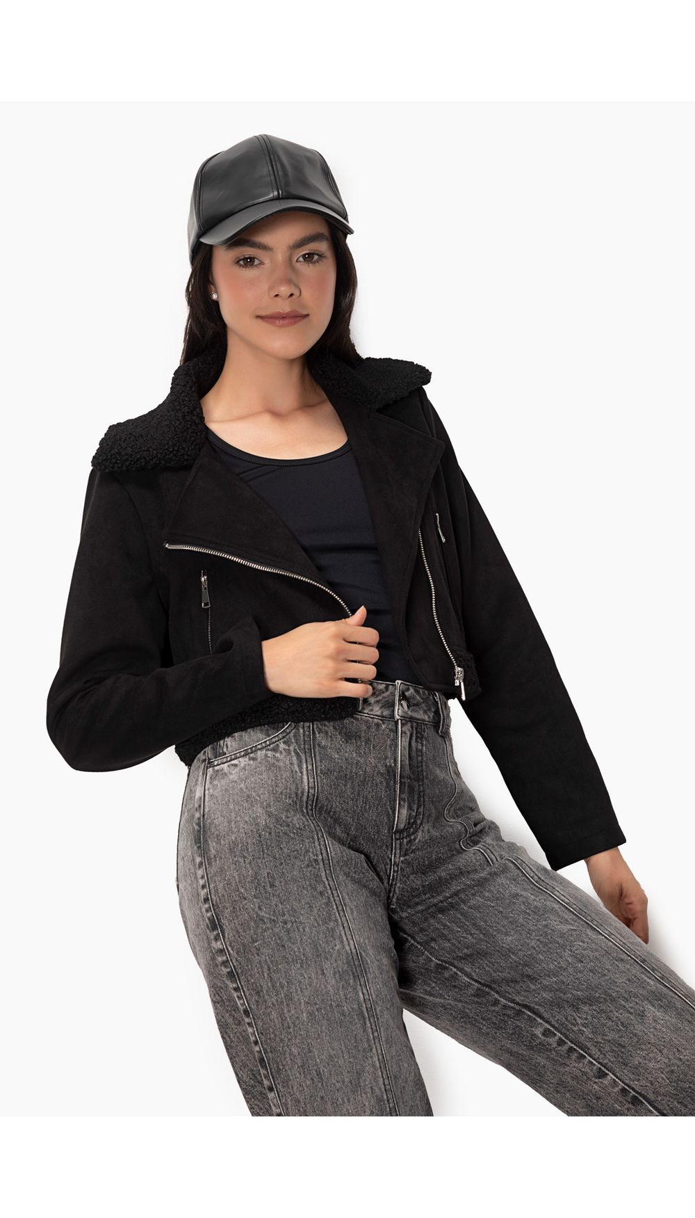 Chaqueta crop en suede con aplique en te