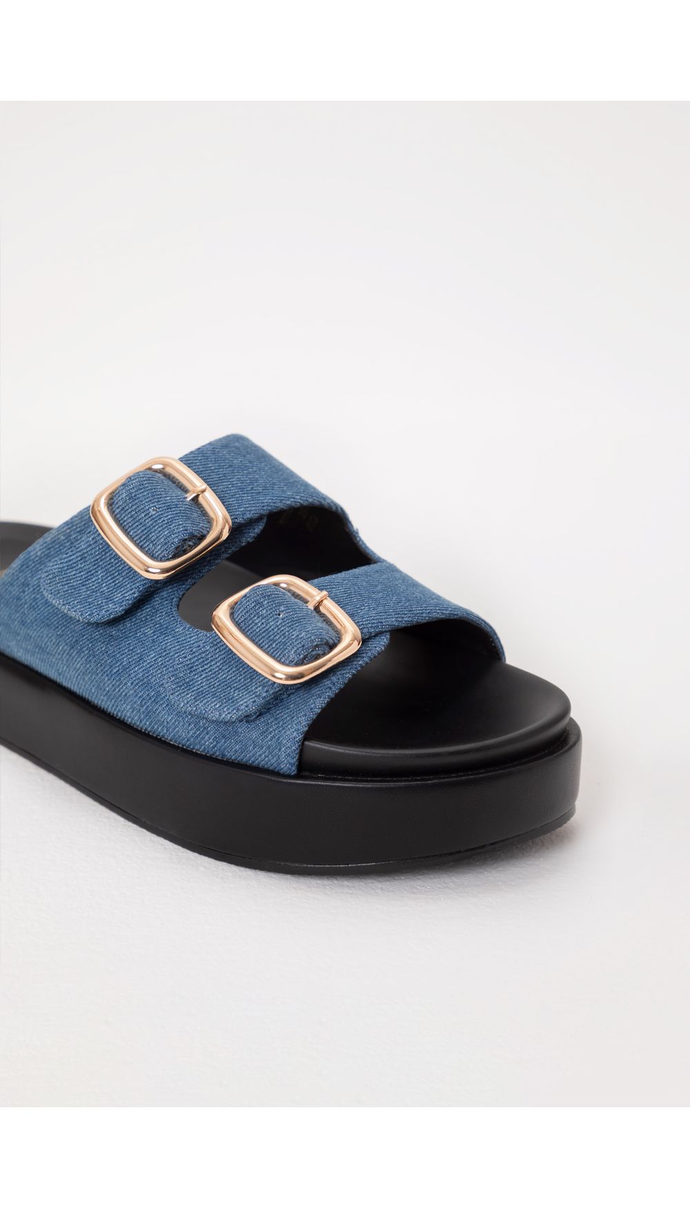 Sandalia chunky  en denim  con hebillas