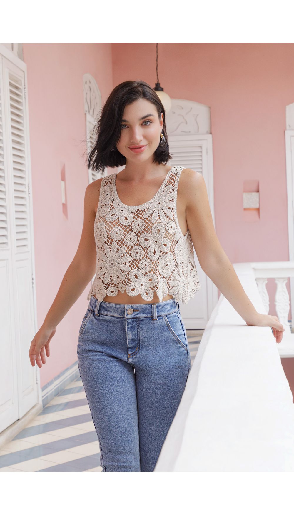 Blusa manga sisa en crochet con bordado