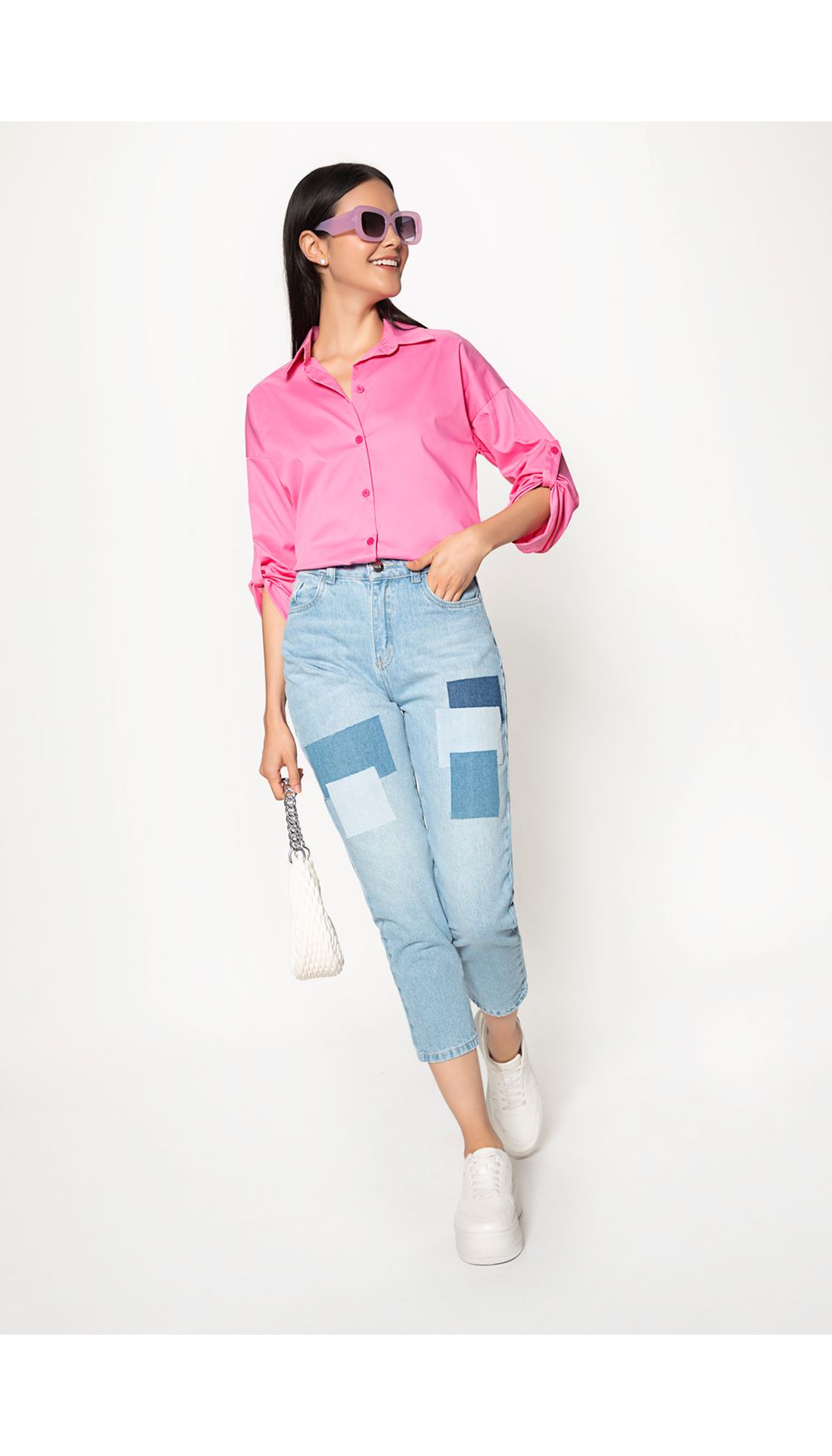 Jean dama tiro alto mom fit con parches