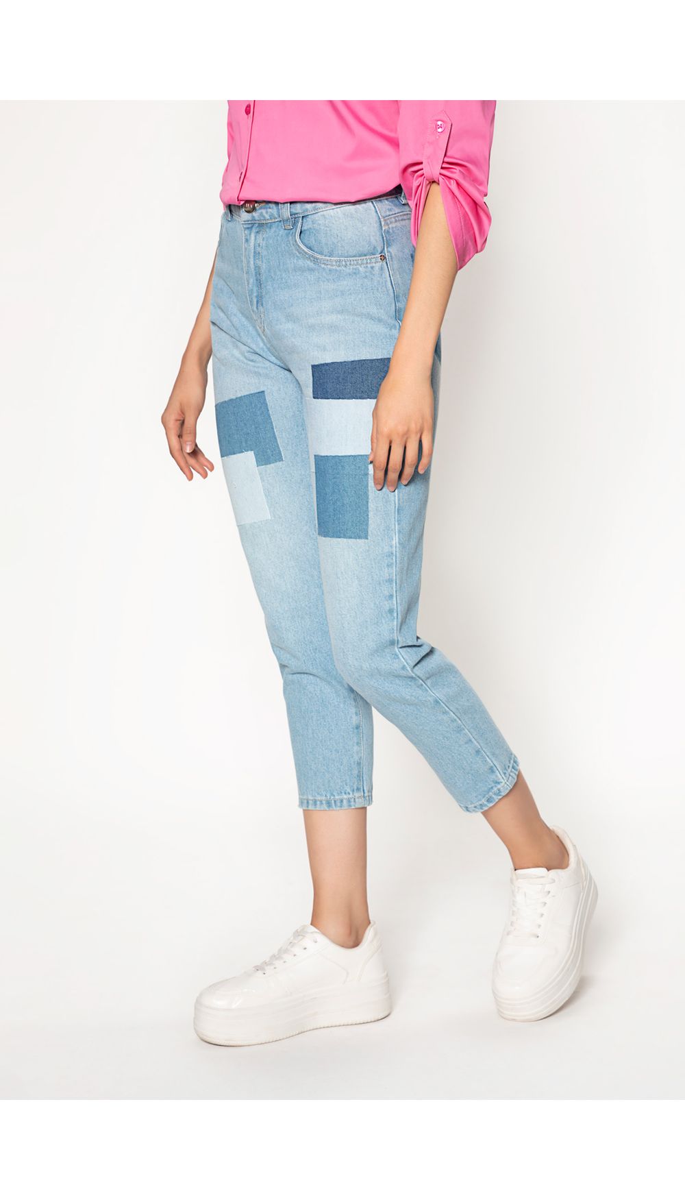 Jean dama tiro alto mom fit con parches