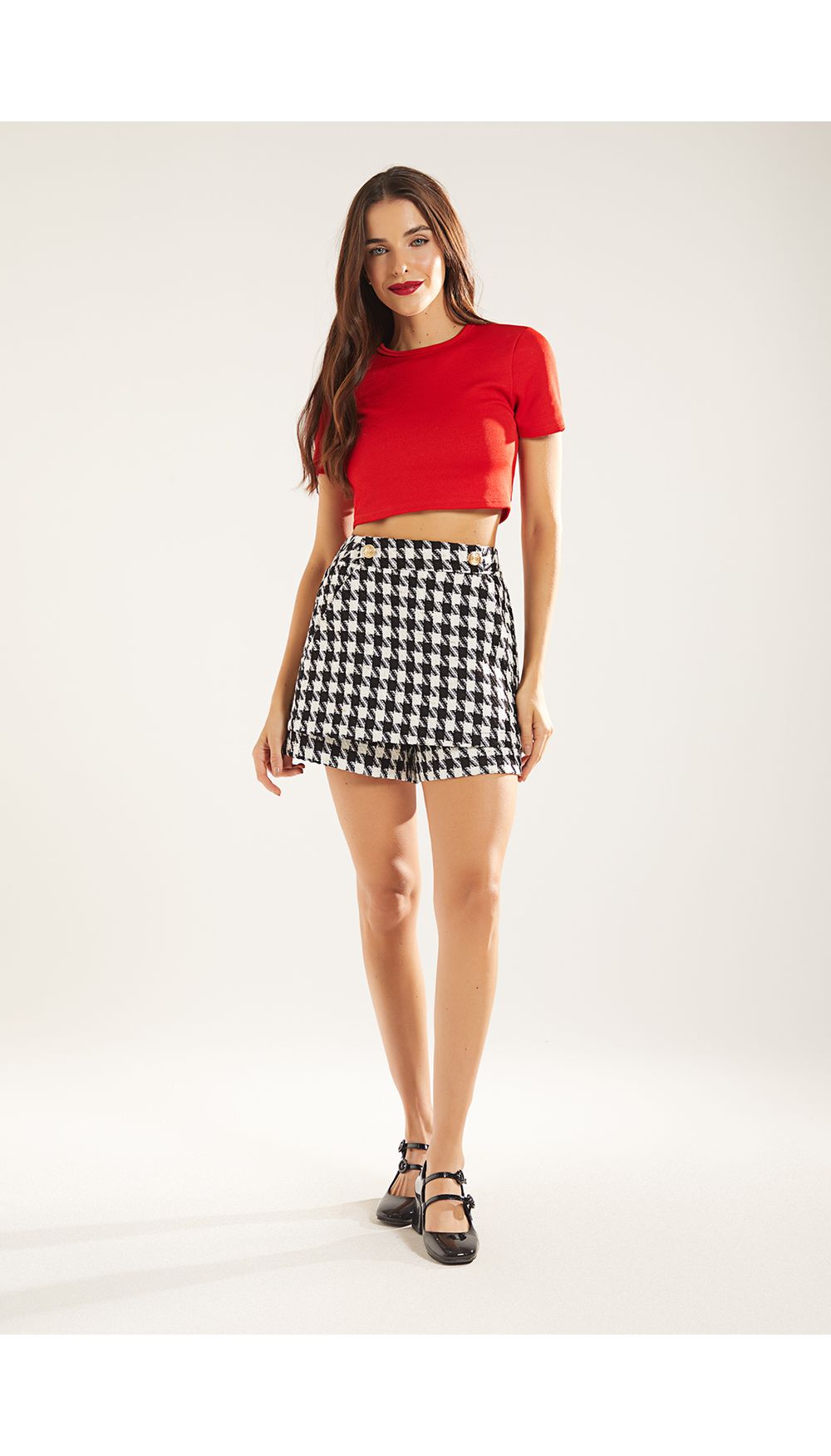 Falda short con bolsillos laterales para